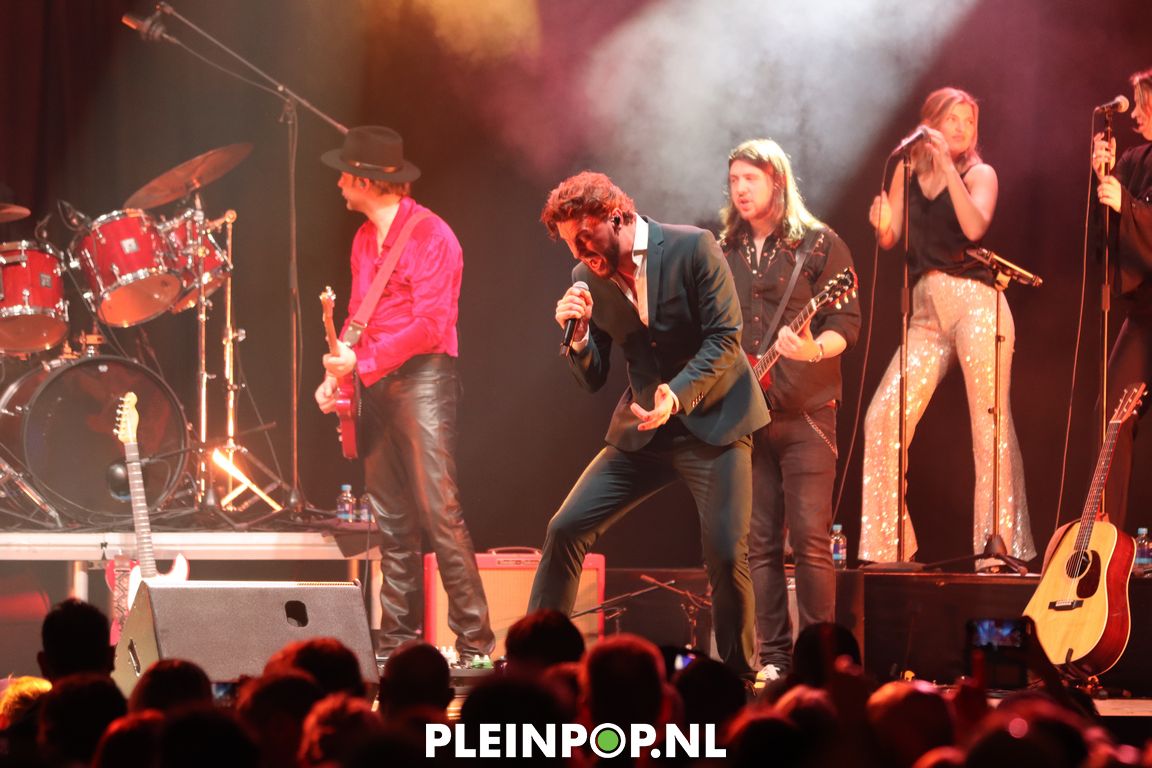 BOUKE & THE ELVIS MATTERS BAND    (36)